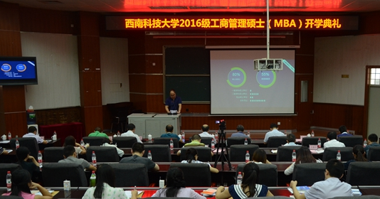 全体唱国歌拉开序幕